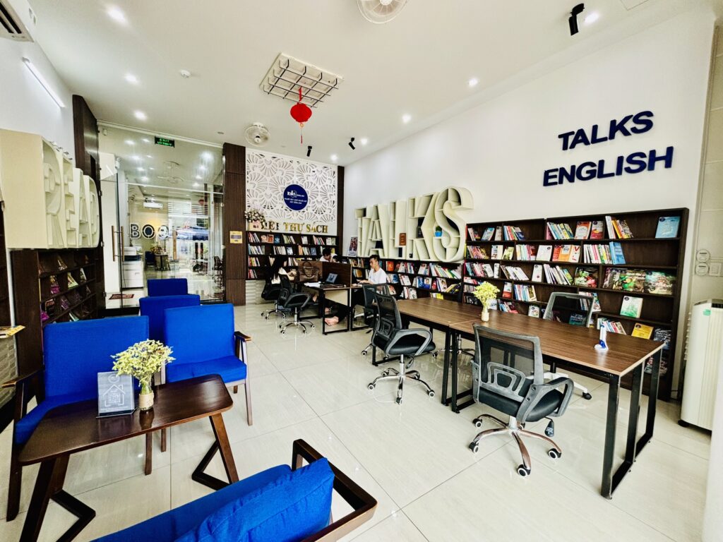 Phòng họp có trang bị sách
